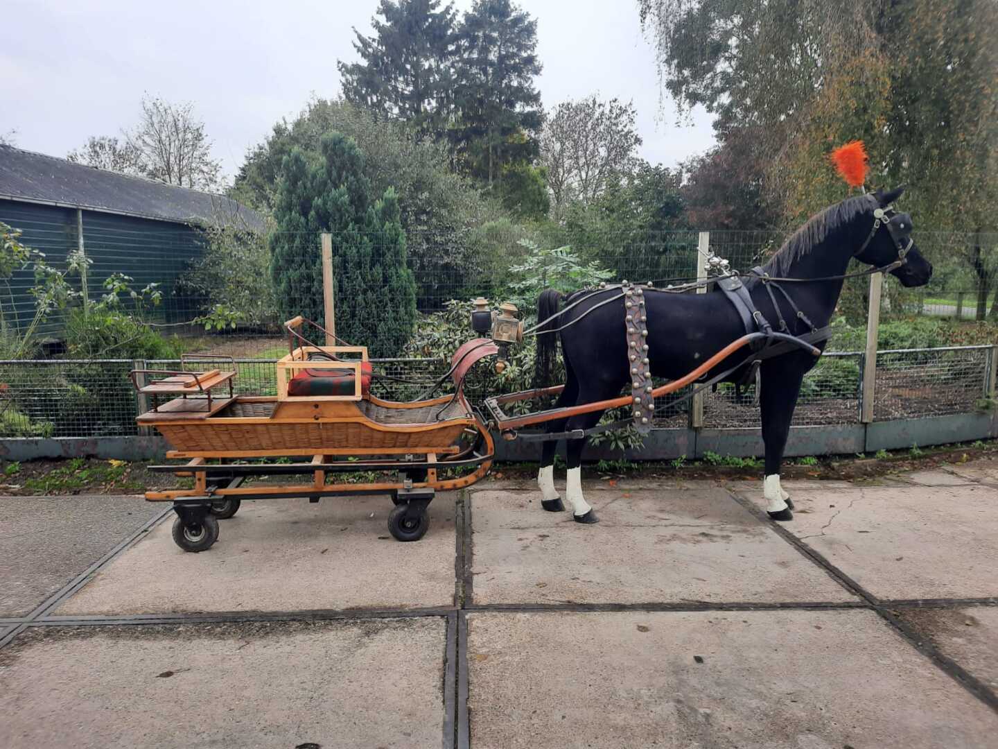 Rietenarreslee met Kunstpaard