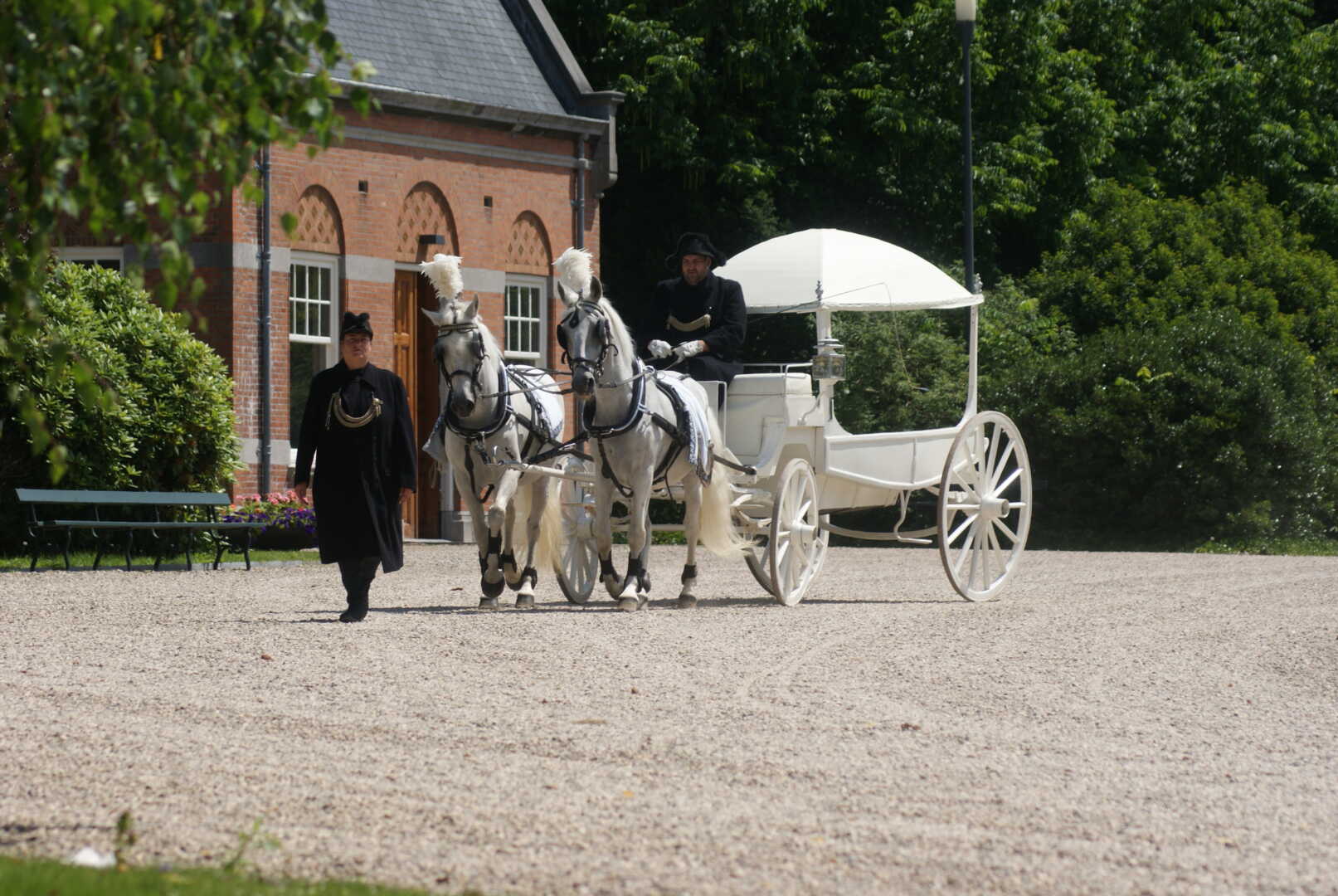 Witte Rouwkoets met span Schimmels in Amsterdam