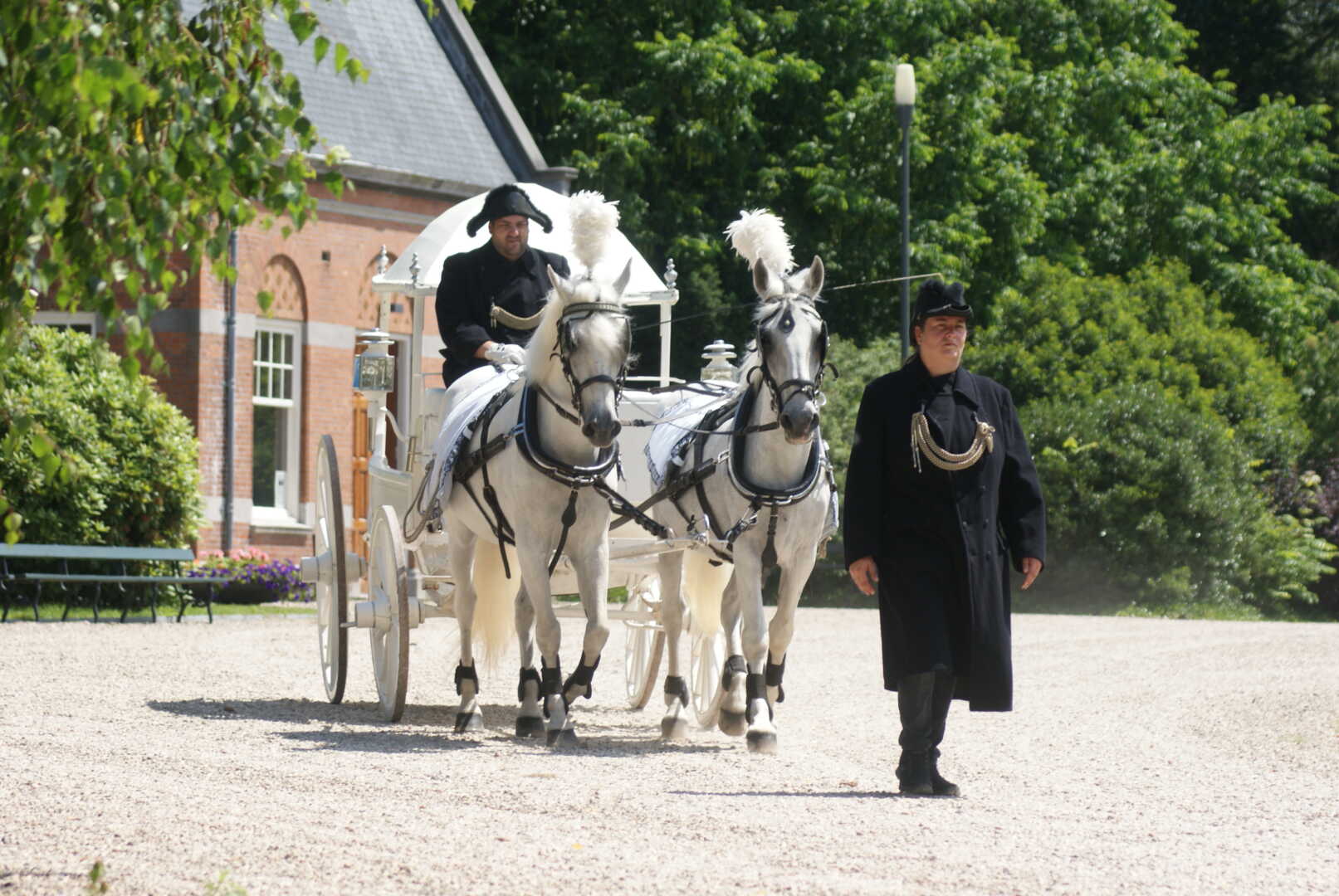 Witte Rouwkoets met span Schimmels in Amsterdam
