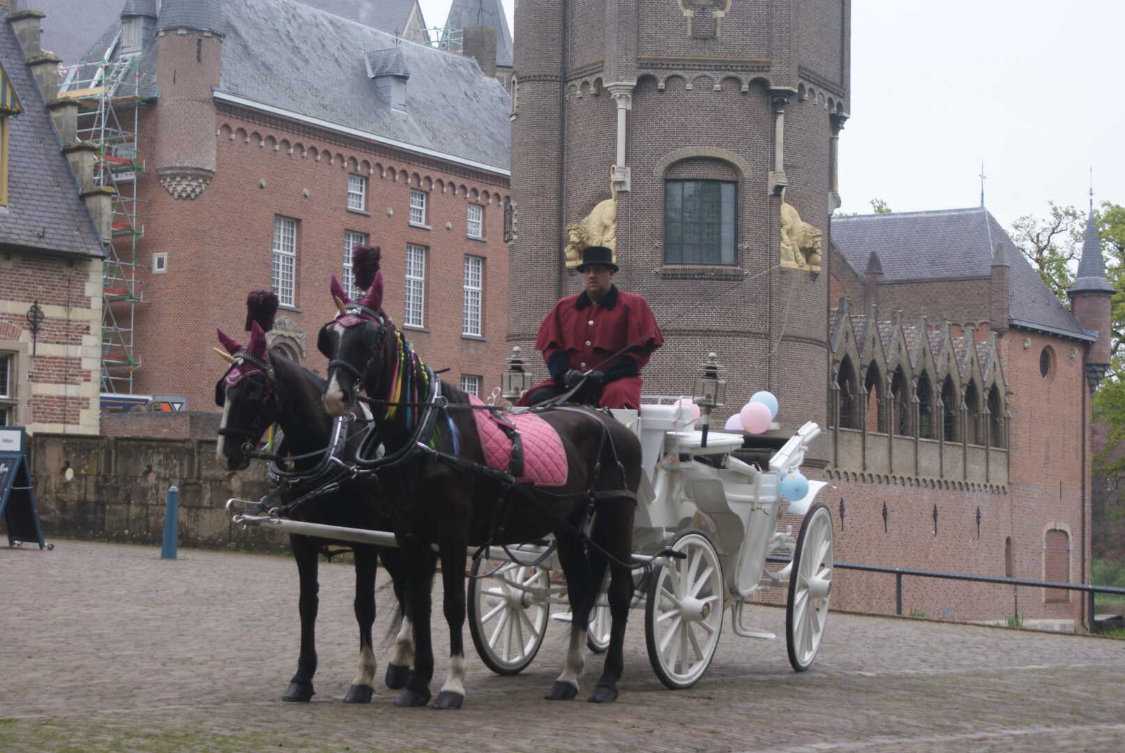 Zorro & Aroza als Unicorns voor de Witte Landauer voor Make-a-Wish Nederland bij Kasteel Heeswijk